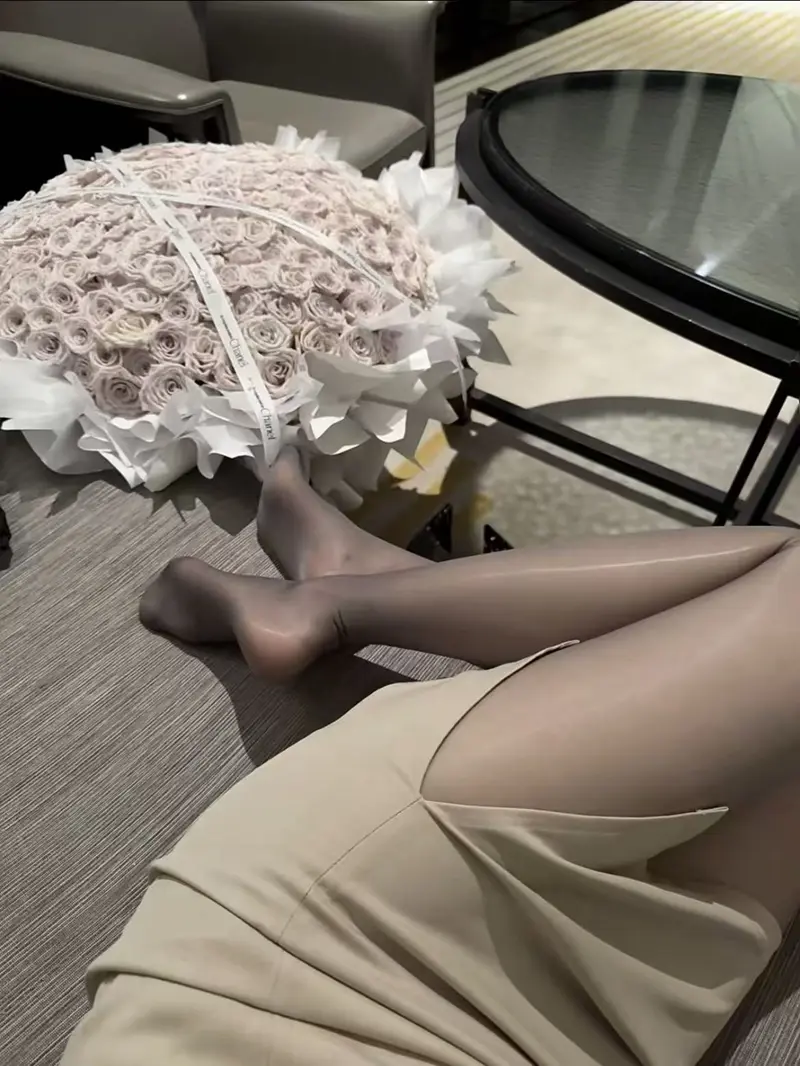 深圳丝足按摩推荐：在罗湖遇见那位优雅御姐技师的丝足按摩之旅