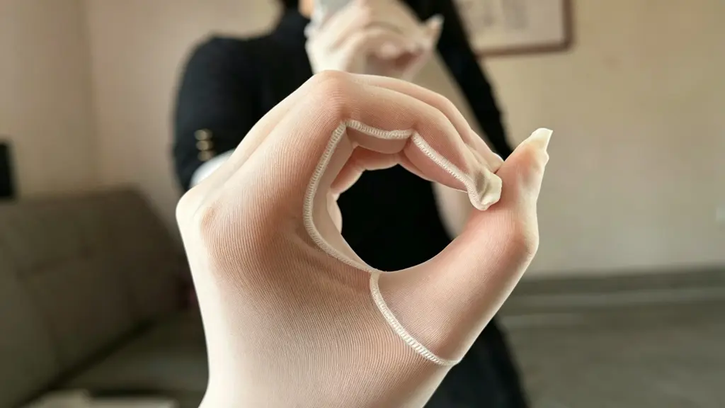 深圳丝足按摩进阶指南：恋人丝足女王会所的技师如何用丝袜足技带来极致颗粒感与深度舒压？