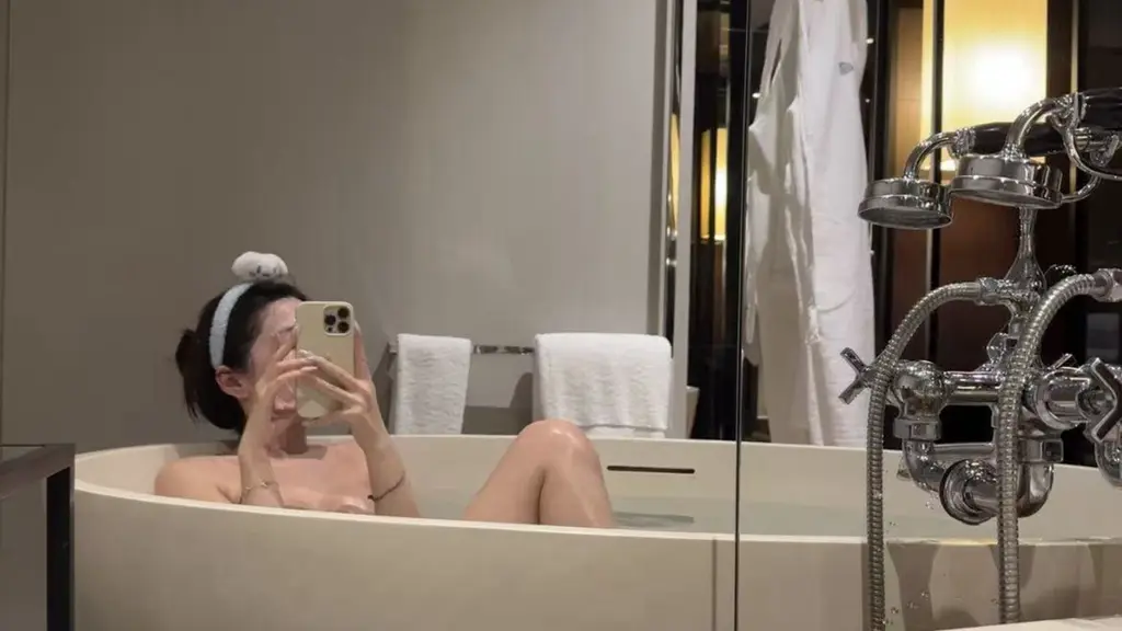 深圳丝足恋人丝足女王会所全流程之泡澡放松